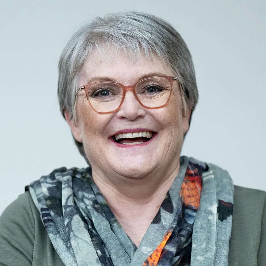 Profile picture of Lynne
